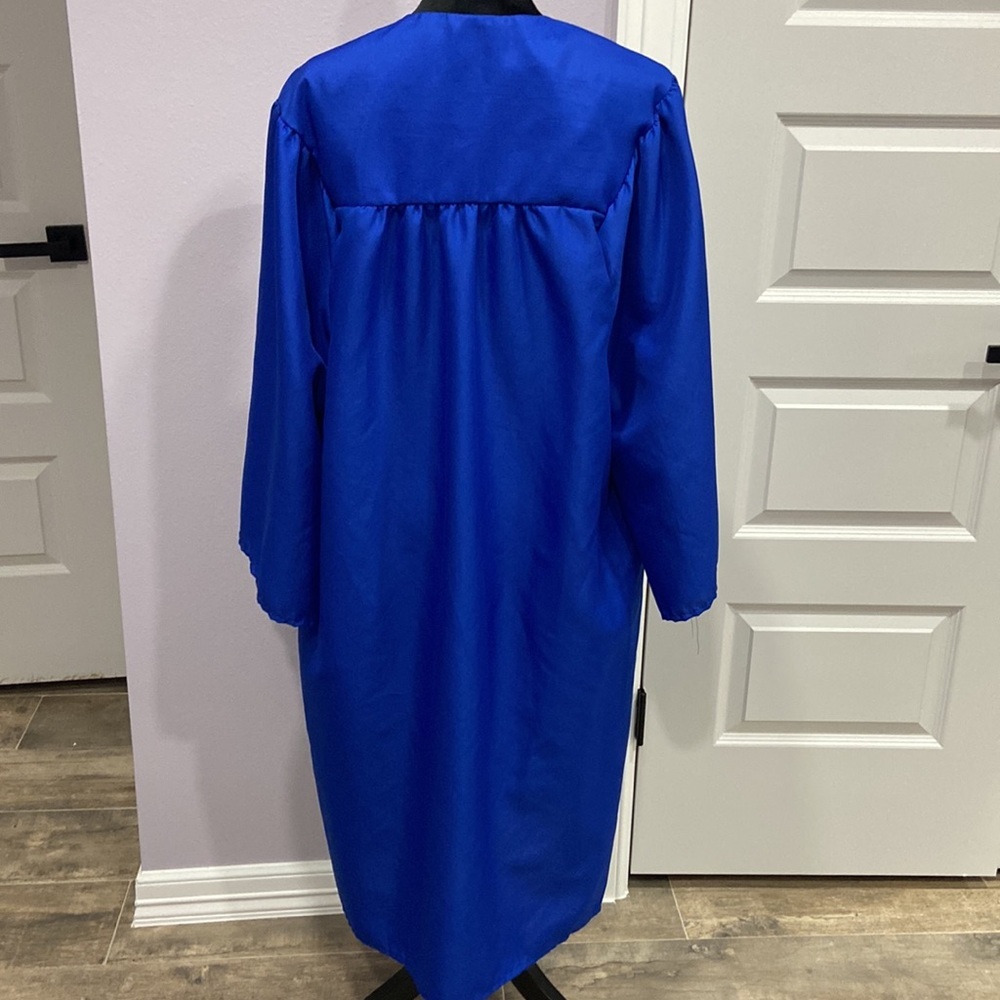 Gown - Picture 4 of 4